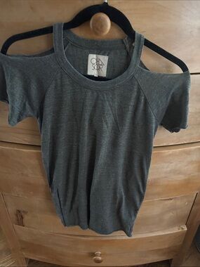 Chaser Olive Cold-Shoulder Short Sleeve Tee